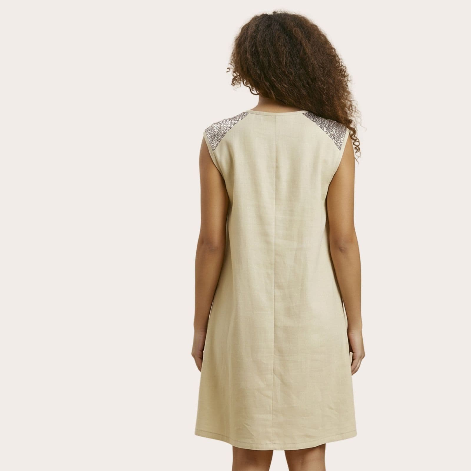 Abito estivo in lino e viscosa con paillettes oro – modello curvy a campana (a1200)